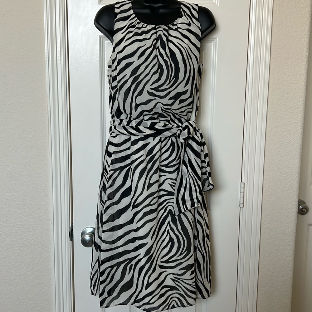 Banana Republic zebra print sleeveless dress w/sash. Size 6